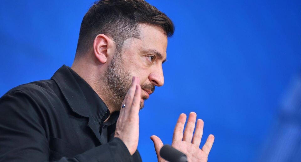 Зеленский подорвал последнюю опору. Украинцы ходят в лотки, элиты не могут наесться, а Киев орет на ЕС — или это умный ход?