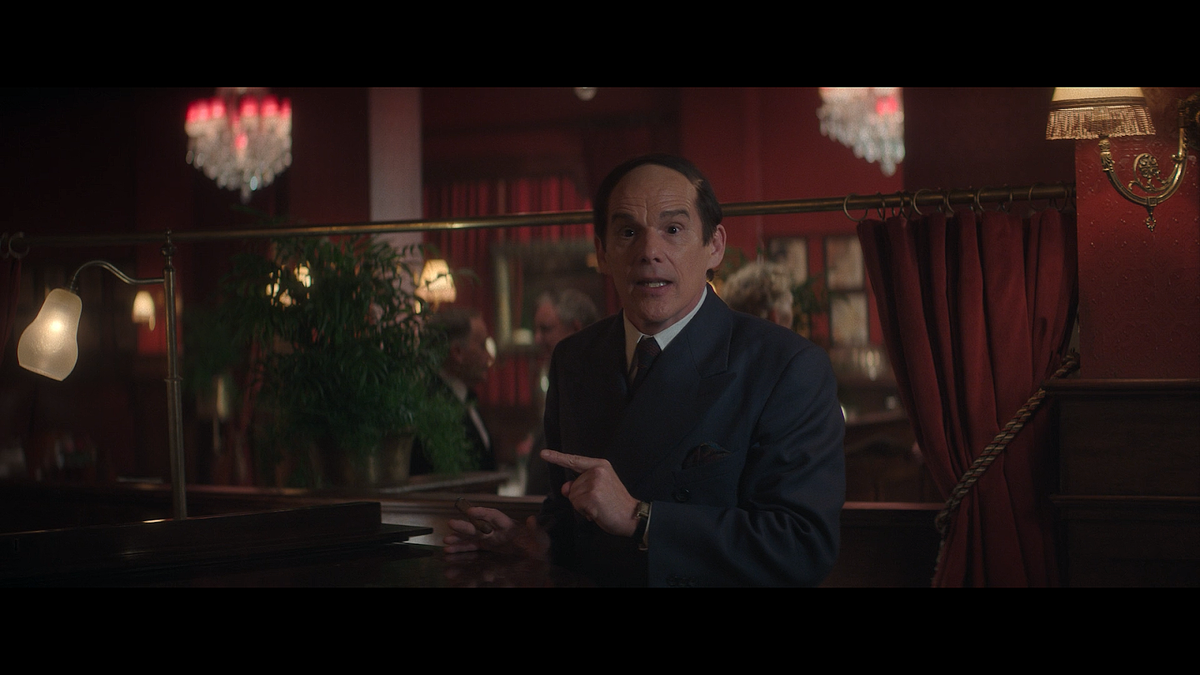 Кадр из фильма Голубая луна (2025)