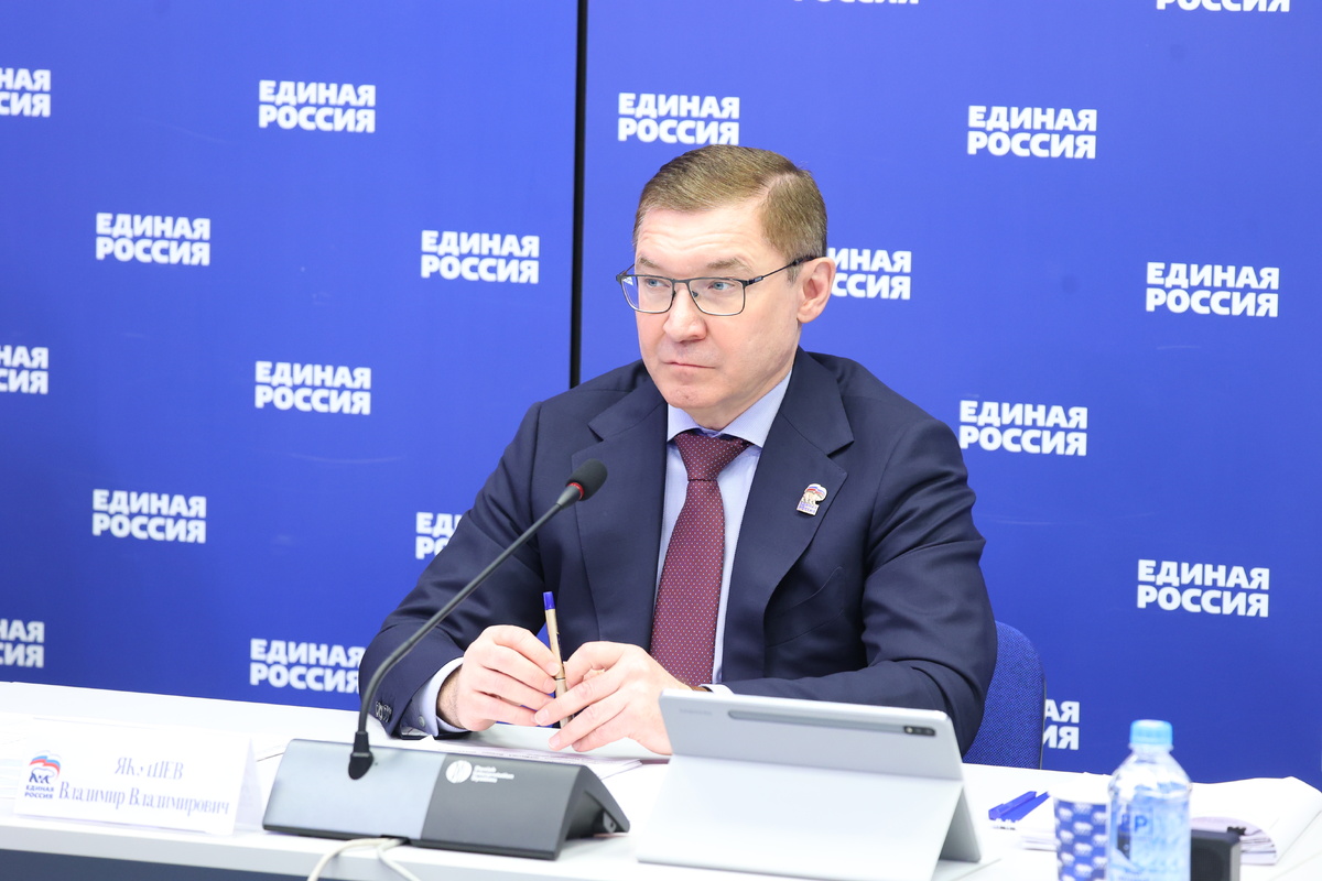 «С учётом планов на текущий год нужны срочные меры, чтобы объекты были готовы к работе в установленные сроки. Уверен, что совместными усилиями мы подготовим школы к учебному процессу», – заявил Владимир Якушев.По инициативе «Единой России» дополнительное финансирование на капремонт школ получат 39 регионов. Средства на эти цели в размере 2 миллиардов рублей заложены в федеральном бюджете на 2026 год. Владимир Якушев пояснил, что при распределении финансов будут учтены достижение плановых результатов и отсутствие переносов сроков на следующий год.