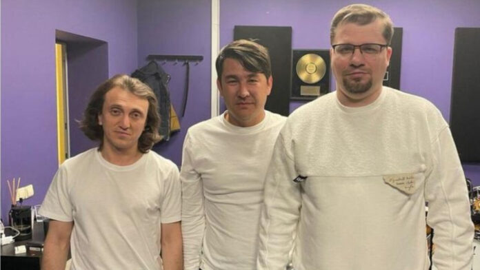    Облака цифрового абсурда и нейро-шутки, отражающие революцию в культуре