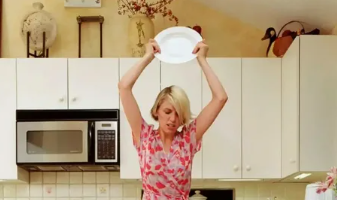 Бьем посуду "на счастье". фото из открытого источника