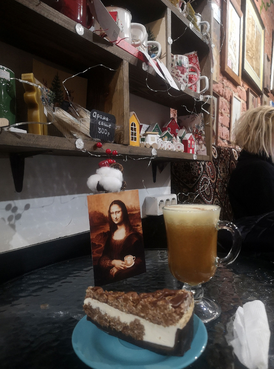 Совсем не диетический, но очень уютный дуэт: горячий бамбл и чизкейк