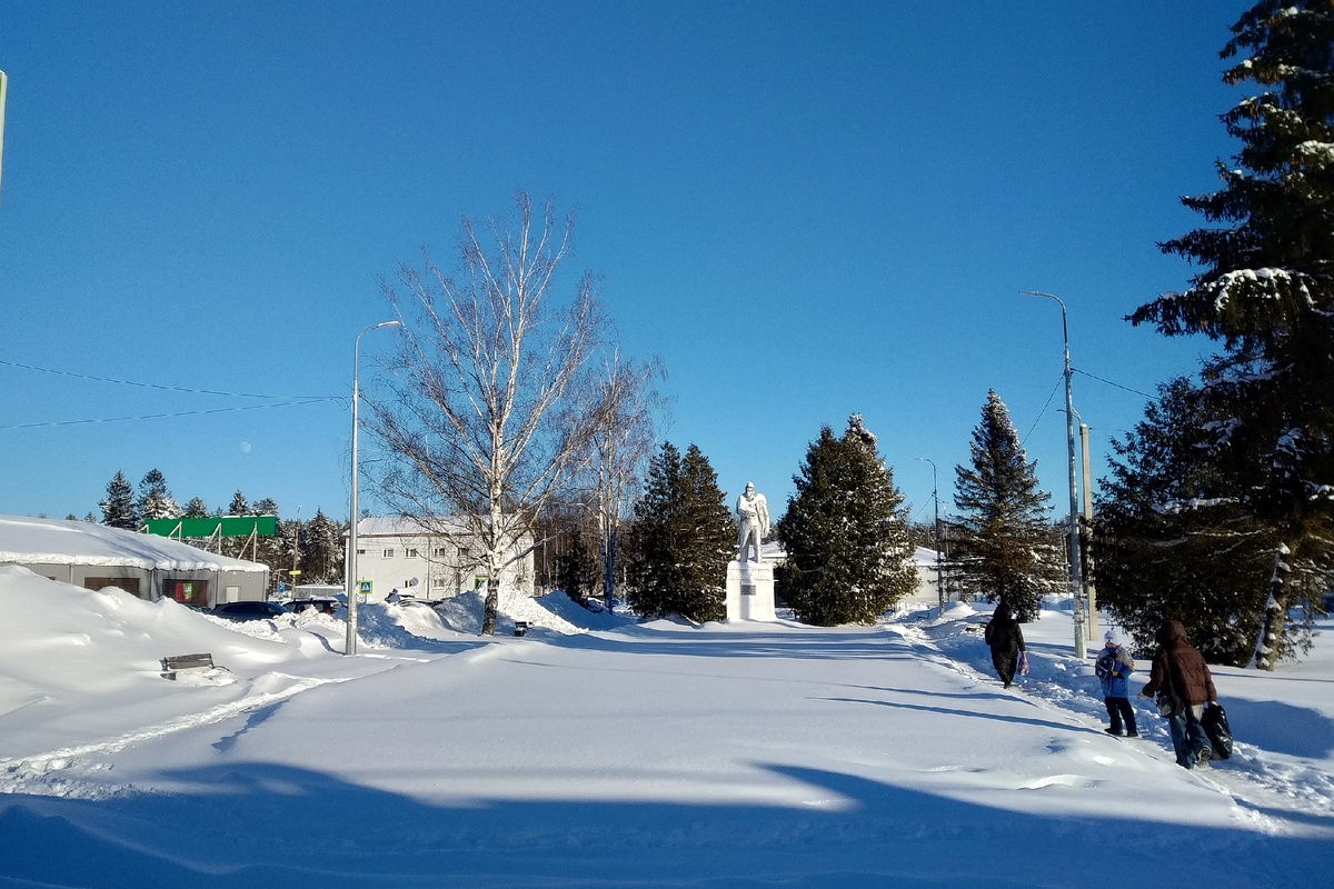 Памятник П.П, Конакову в одноименном городе, фото автора