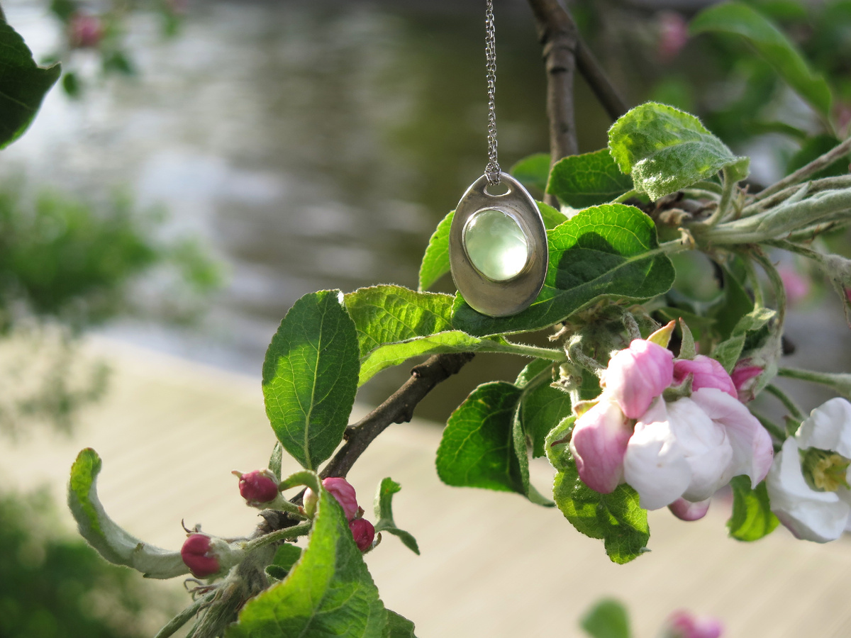 1. Серебряная подвеска с камнем пренит моей работы. Петербург 20 мая 2025.