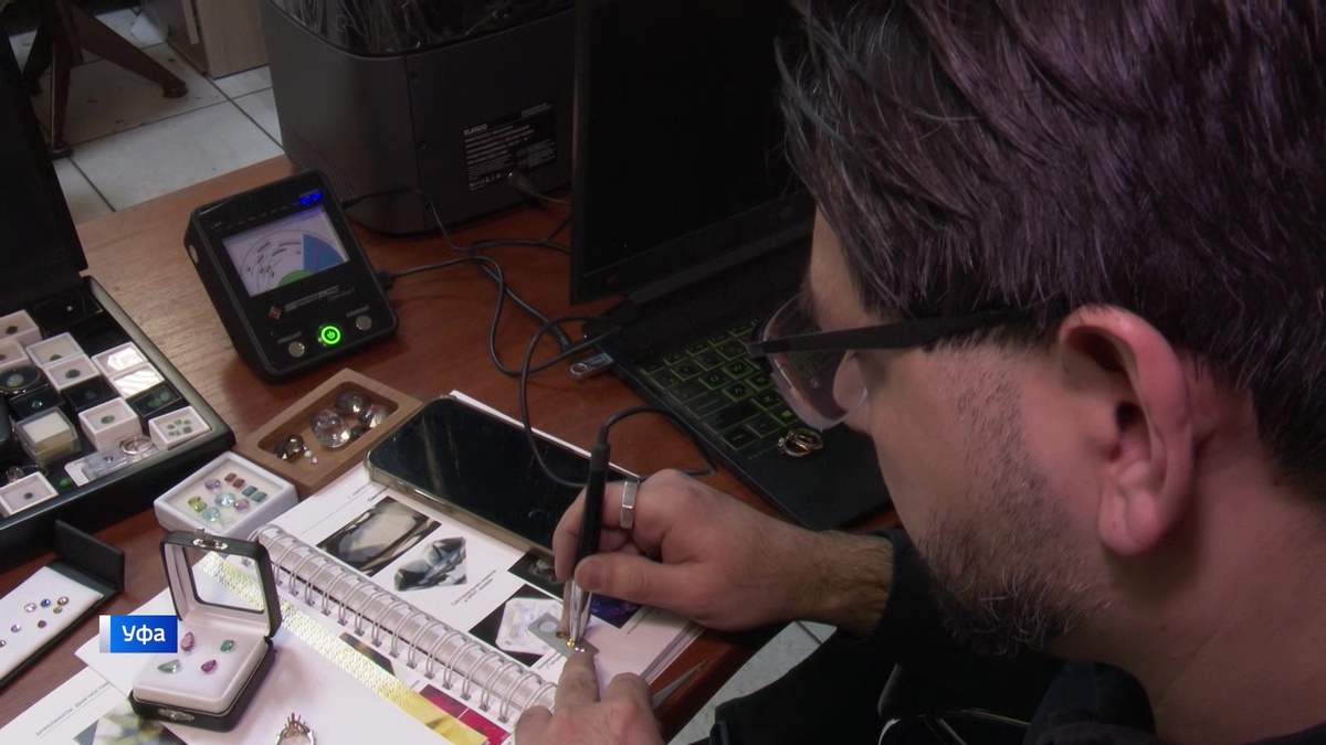    Съемочная группа «Вестей» побывала в уфимской ювелирной мастерской