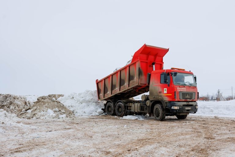 Из Оренбурга с начала года вывезли 250 тысяч кубометров снега