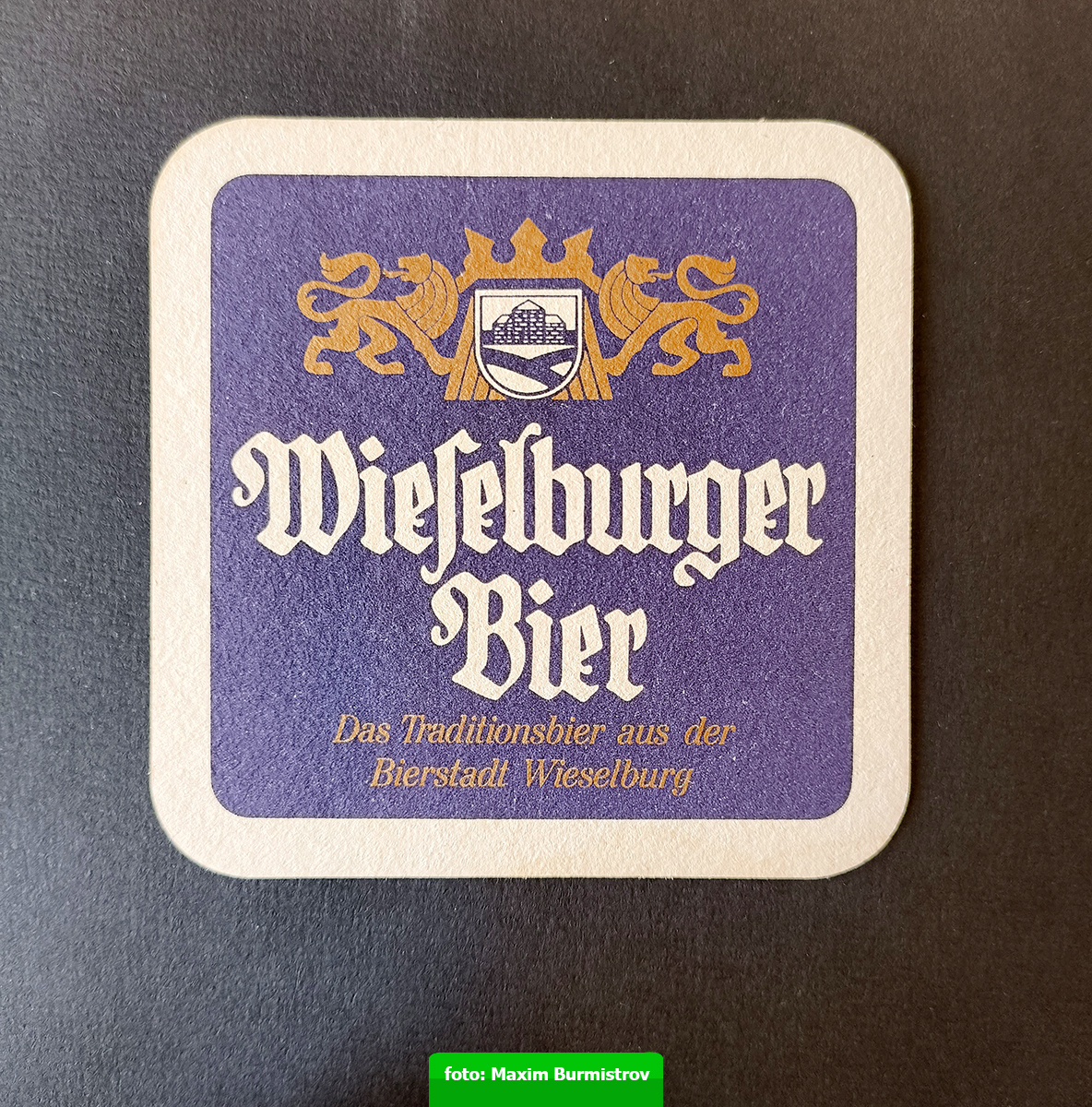 Бирдекель двухсторонний, но рисунок одинаковый.