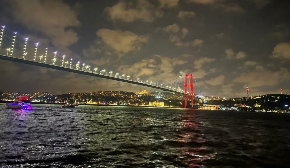    Пролив Босфор непросто переплыть. Фото: Личный архив Александра Ющенко