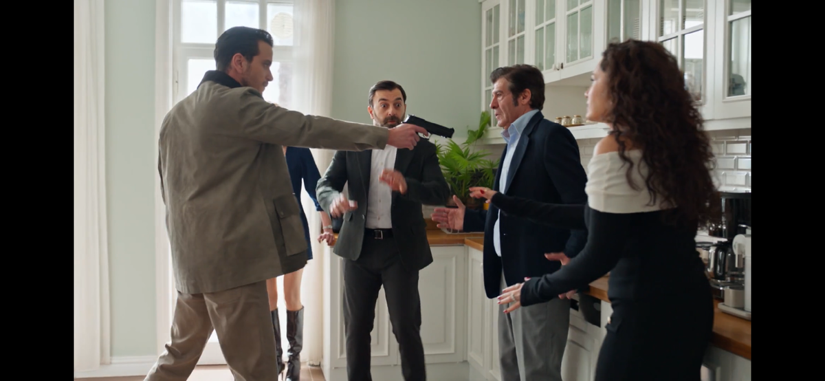 Стоп кадр из сериала «Зависть»