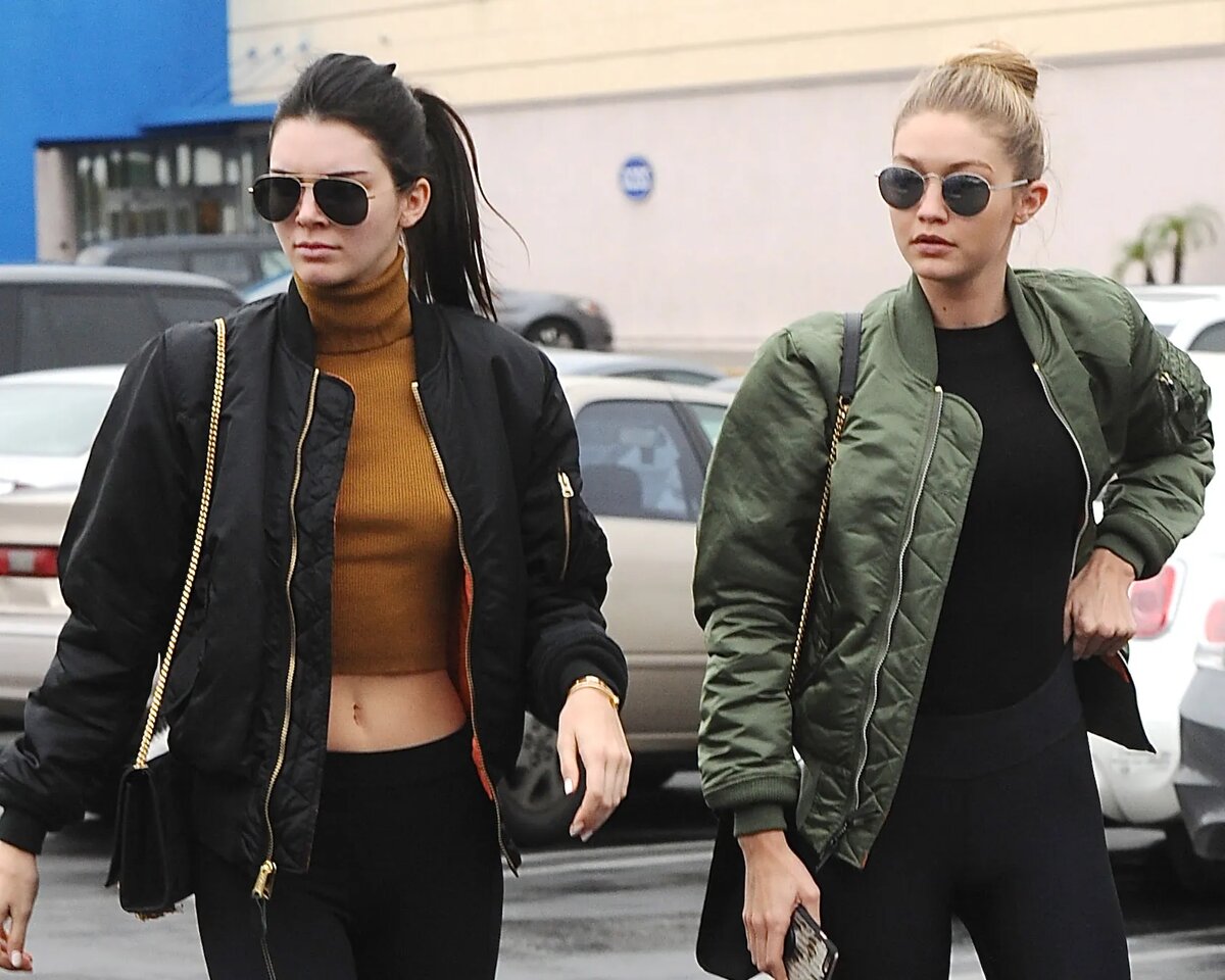 Кендалл Дженнер и Джиджи Хадид в бомберах, 2016