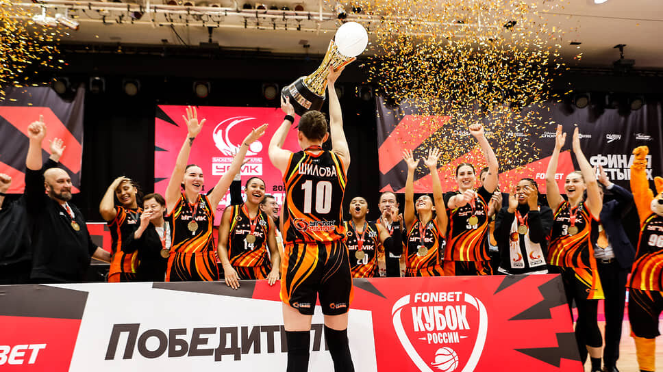 Баскетболистки УГМК с Кубком России.📷Фото: пресс-служба РФБ
