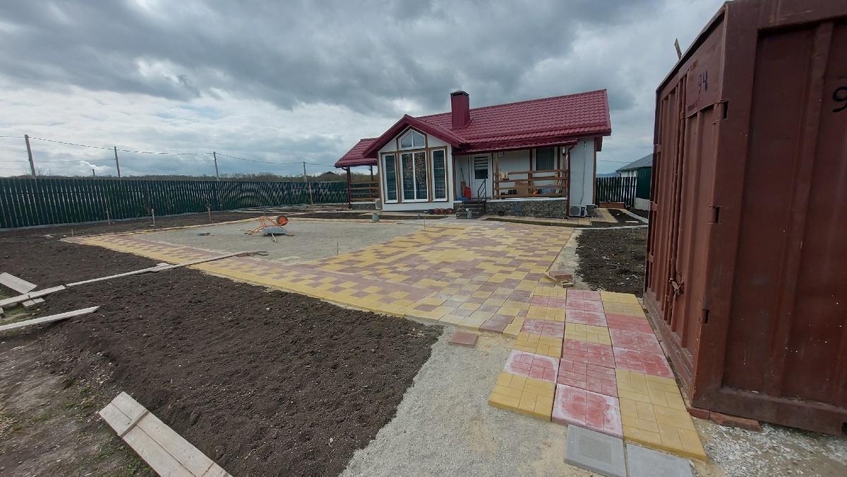 Зона отдыха и основание под каркасный бассейн