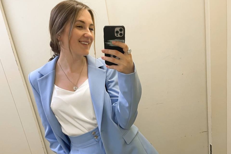 Депутат Ксения ГОрячева развлекается. А нам что делать?