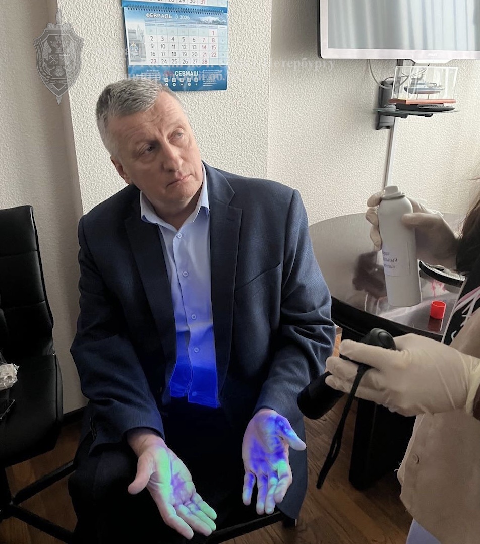 Жалкое зрелище - тыловик взят с поличным.