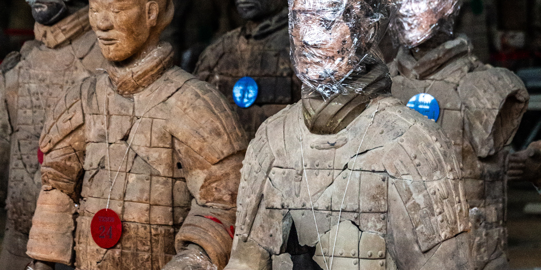 Терракотовая армия: зал как стройка - зачем показывают "недораскопанное"