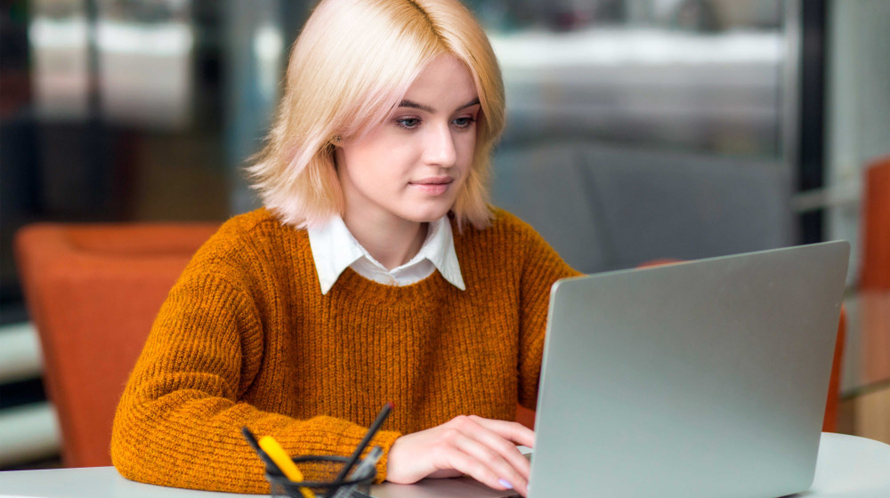    Мама запретила работать Почему зумеры сводят белорусов с ума на работе