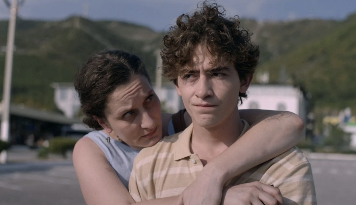 Кадр из фильма День рождения Сидни Люмета, Дато - Артём Кошман и его кино-мать Мариэтта Цигаль-Полищук