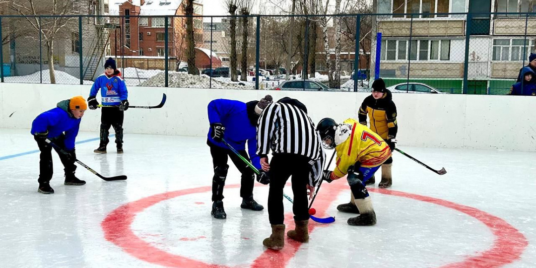 На новом корте в Челябинске завершился детский турнир по хоккею с мячом