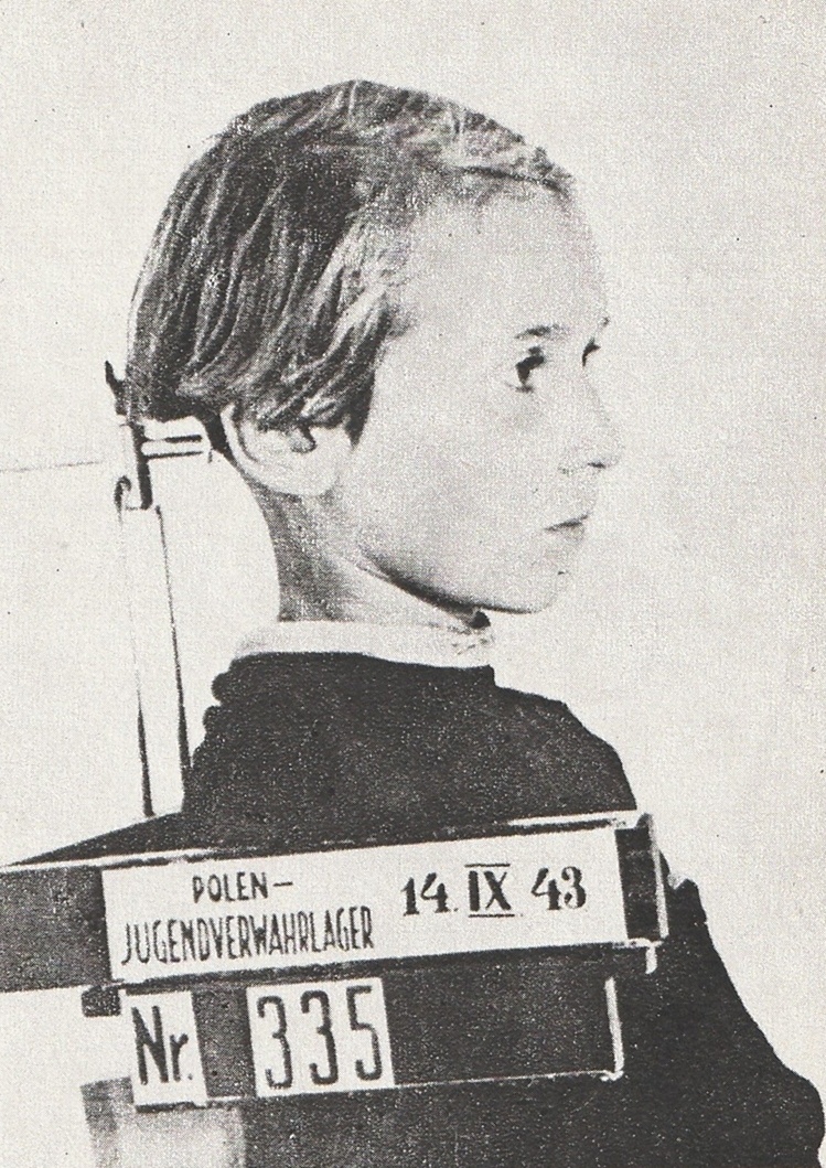 Фото польской девочки, доставленной в данный лагерь