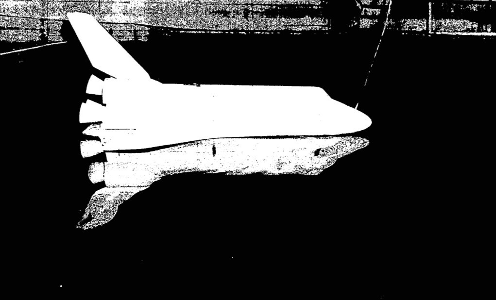 Модель "Спейс шаттла" в масштабе 1 к 20 в бассейне LISF Космичсекого центра Лэнгли