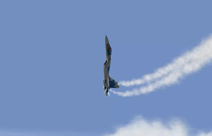 Маневрирование увеличивает расход./ Фото: combatace.com