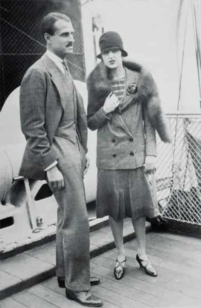 В 1925 году Ава и Серж покинули Великобританию на морском судне, принадлежавшем семье Астор, и поселились в США.