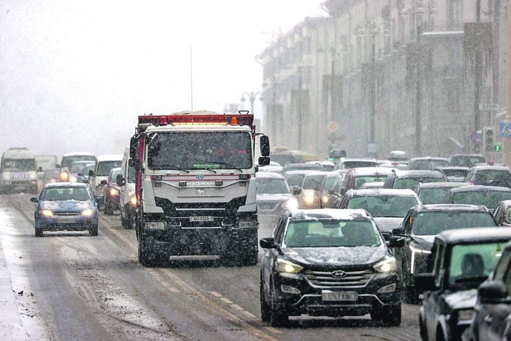 Транспортные потоки по нашим дорогам - зеркало автомобильных пристрастий граждан. Фото: БелТА