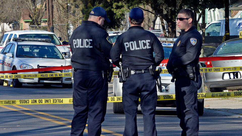     Шесть человек пострадали при стрельбе на параде в Луизиане BILL FEIG/AP/TASS