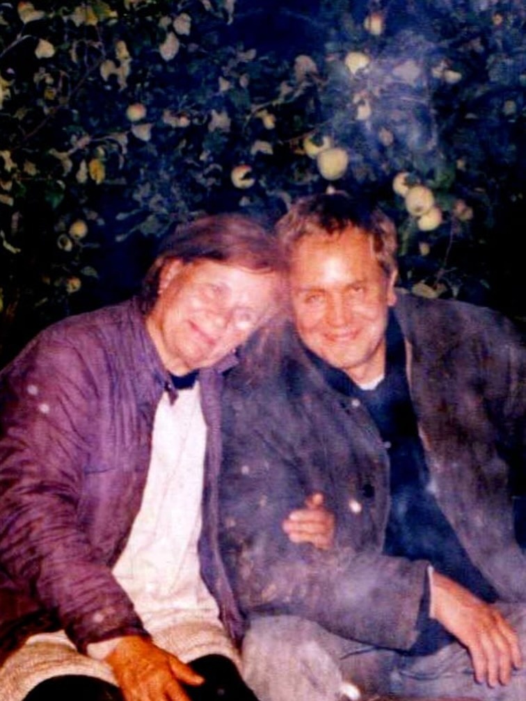    Андрей Соколов с мамой в юностиСоцсети Андрея Соколова