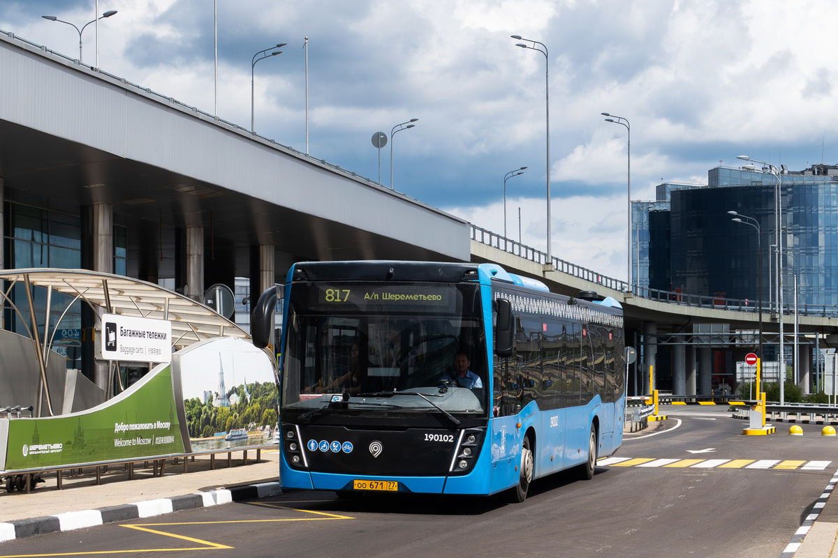 Автобус большого класса НефАЗ-5299. Таких машин в Москве больше двух тысяч.