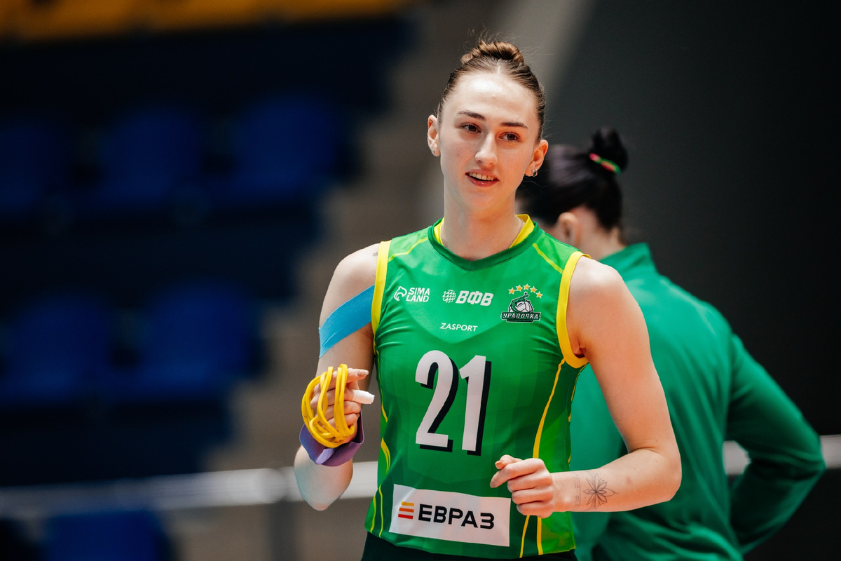 Блокирующая "Уралочки" Елизавета Фитисова опять возглавила гонку звание лучшего игрока чемпионата России. Фото: волейбольный клуб "Уралочка-НТМК" 