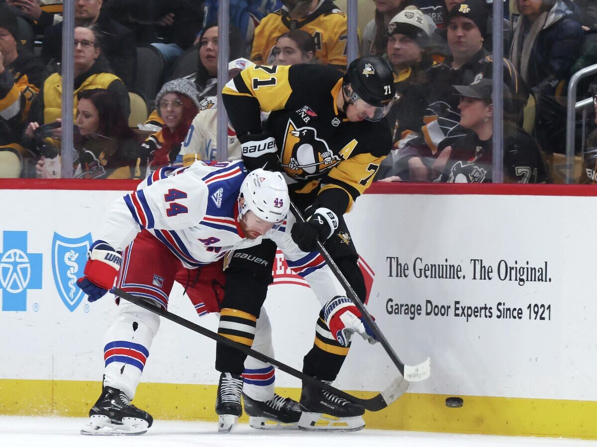    Владилав Гавриков и Евгений Малкин | © REUTERS / Charles LeClaire