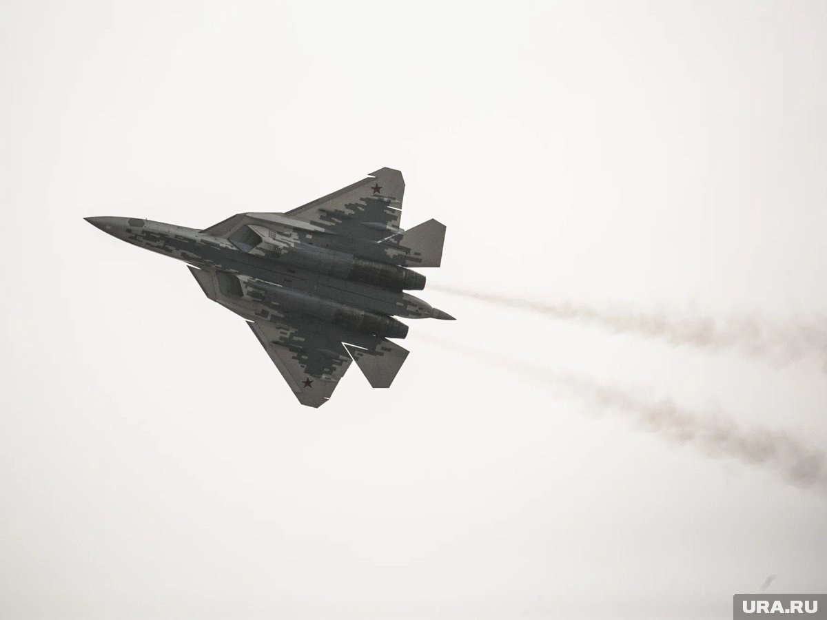     Су-57 превосходит F-35 с индийскими доработками