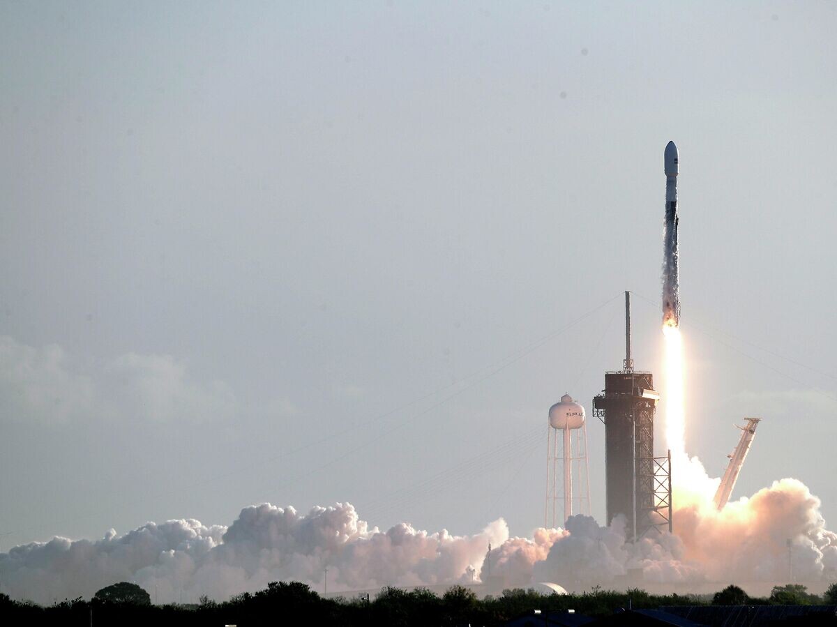    Пуск ракеты Falcon 9 SpaceX на мысе Канаверал | © AP Photo / John Raoux