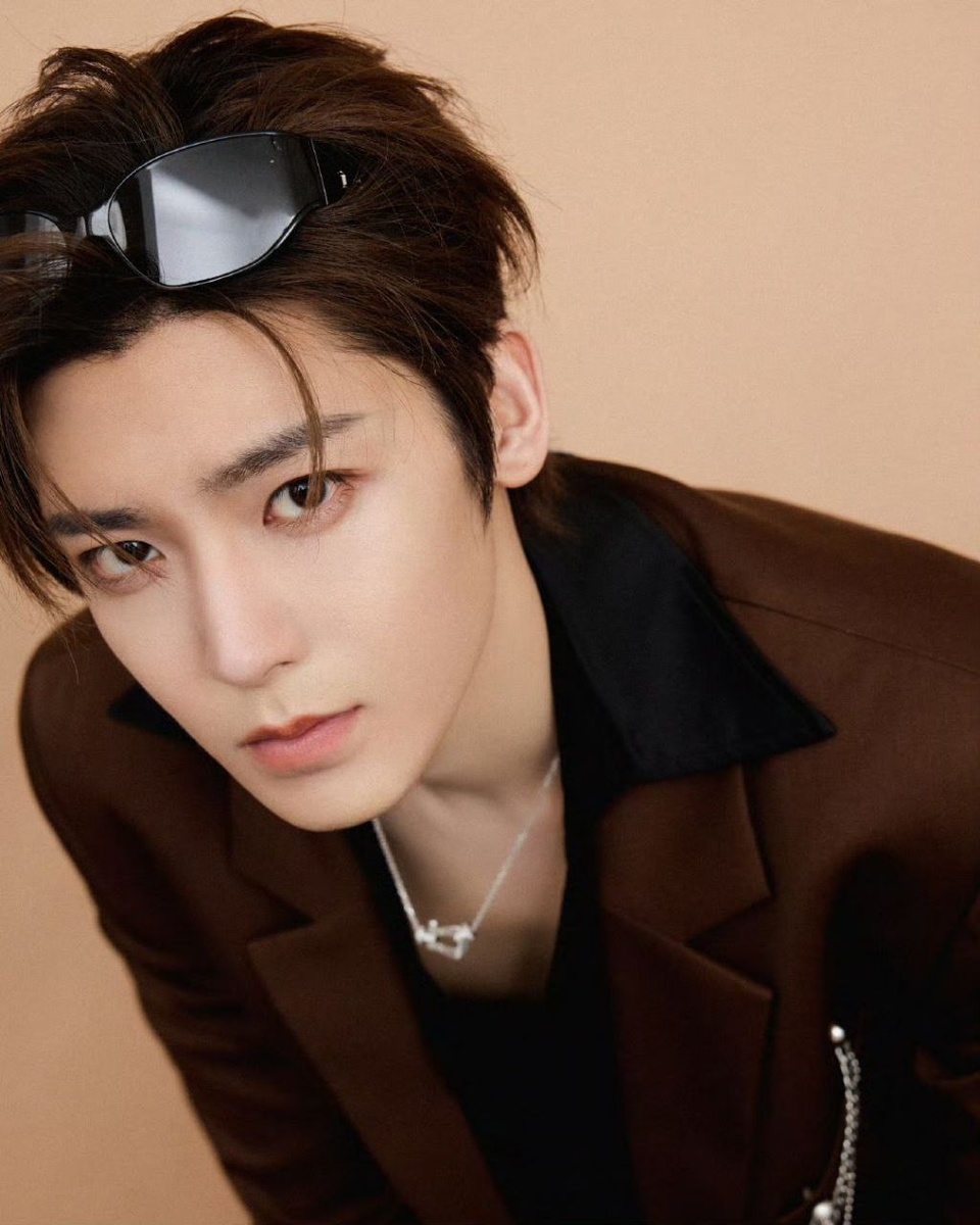 Актёр Хоу Минхао. Листайте галерею...