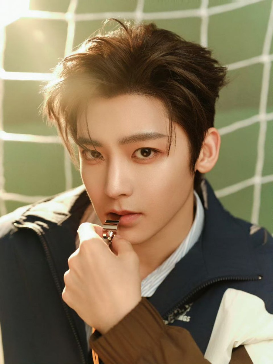 Краш месяца - Хоу Минхао. Листайте галерею...