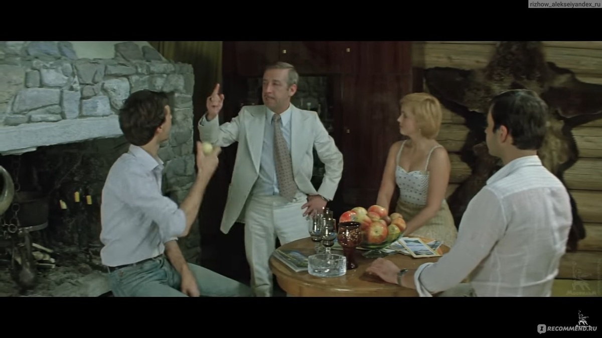 Молодожёны и Костя, в поисках туриста-спортсмена Миши,, у которого лотерейный билет. Директора турбазы играет Б. Брондуков