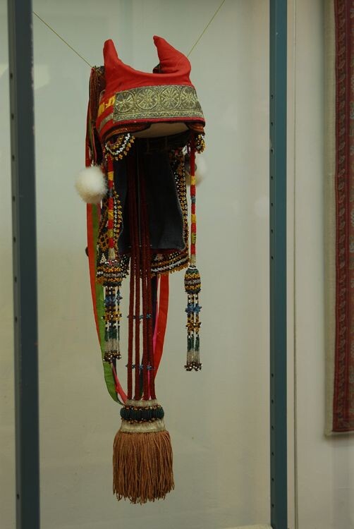 Женский головной убор "Кика рогатая с сорокой"