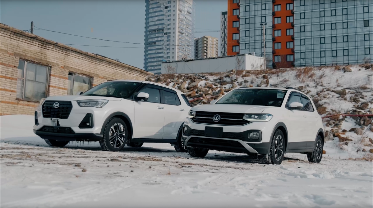 Daihatsu Rocky и Volkswagen T-Cross. Источник: скриншот из VKвидео канала «Япония Транзит»