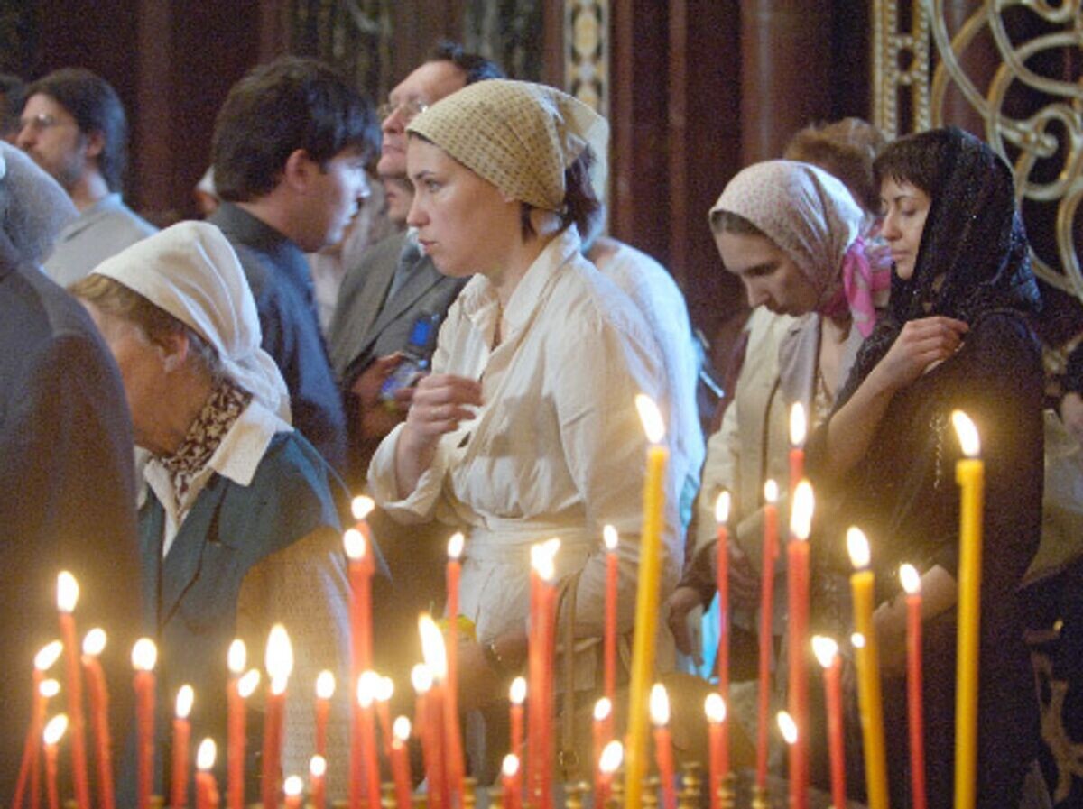    Православные верующие в храме | © РИА Новости / Сергей Гунеев