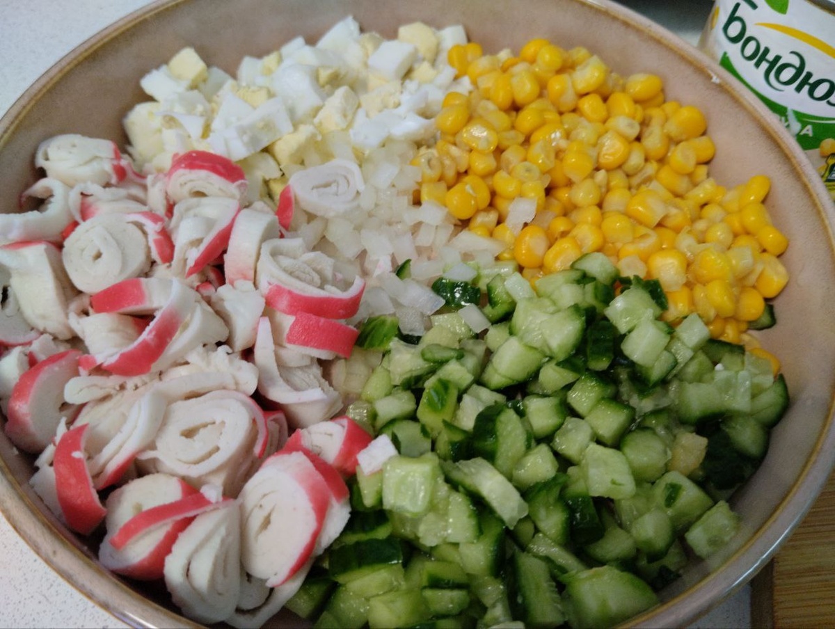 Салат с крабовыми палочками