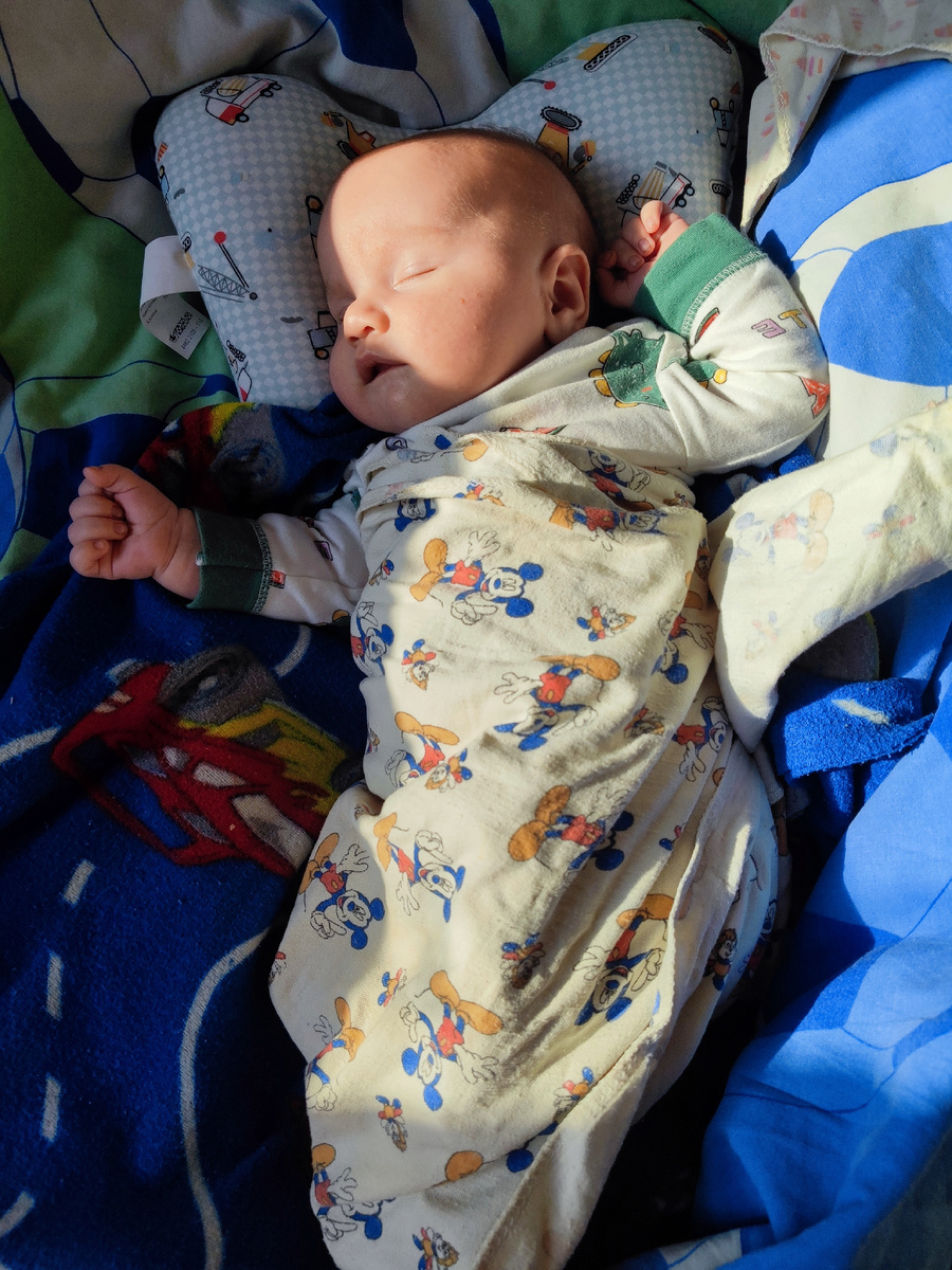 Захару почти 2 месяца. 