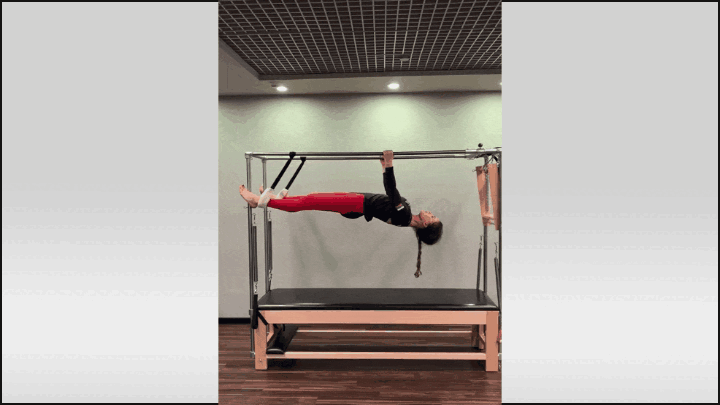    Спорт - залог здоровья и красоты. Смогли бы повторить? Видео: ТГ-канал @ekaterinaandreeva_officia