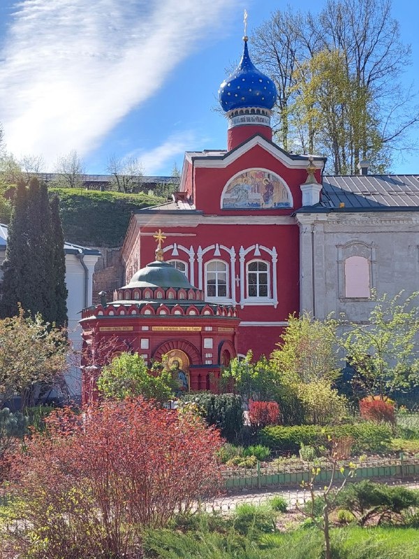 Псково-Печорский монастырь. Фото автора.→
