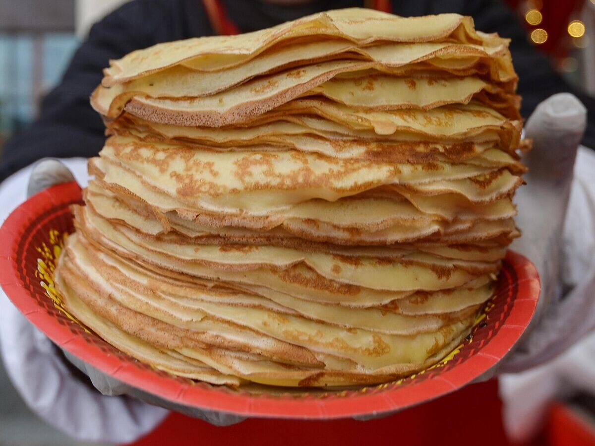    Приготовление блинов | © РИА Новости / Евгения Новоженина