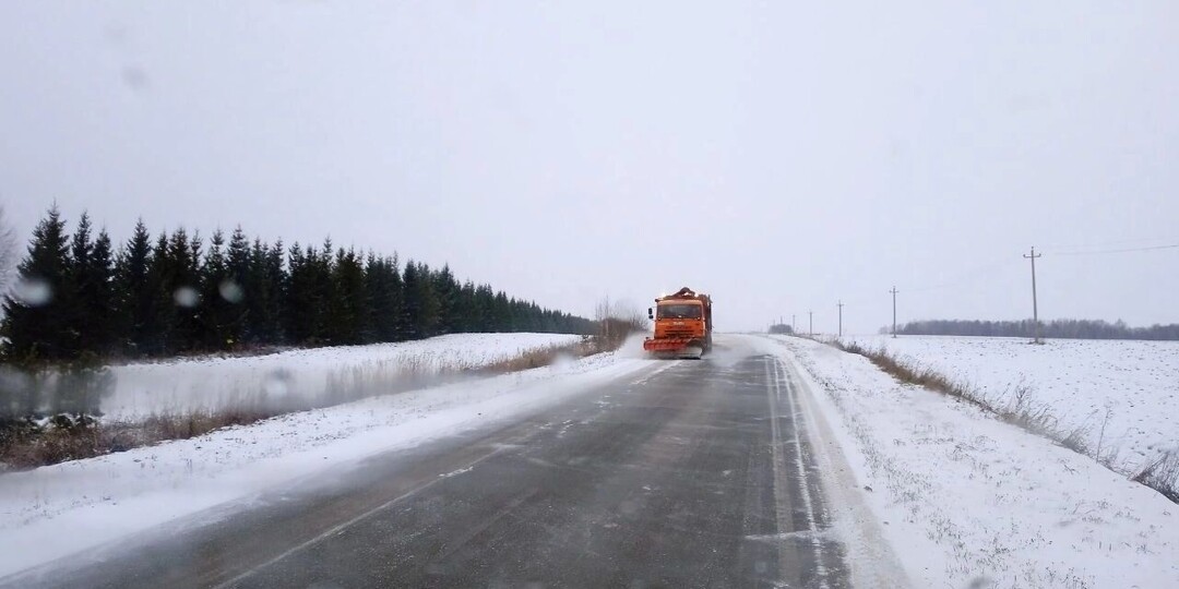 На расчистку дорог Удмуртии вывели 300 единиц техники