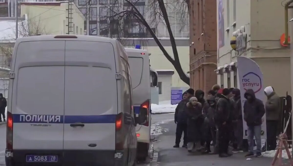    Фото: стоп-кадр видео от пресс-службы ГУ МВД России по Петербургу и Ленобласти