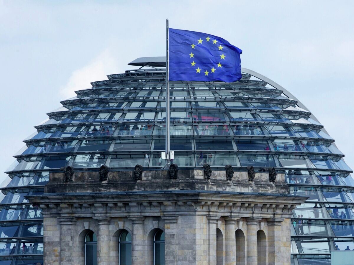    Флаг Евросоюза над Рейхстагом. Архивное фото | © AP Photo / Markus Schreiber