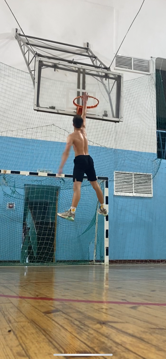 Мой прыжок относительно стандартного баскетбольного кольца