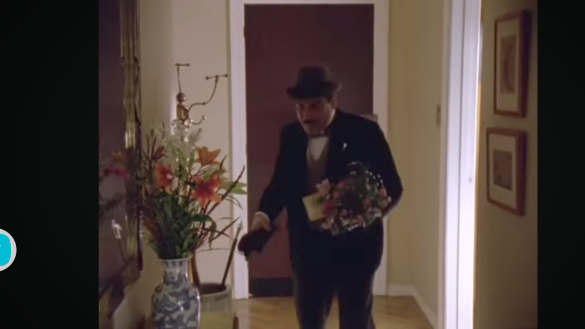 Пуаро поможет намекнуть .